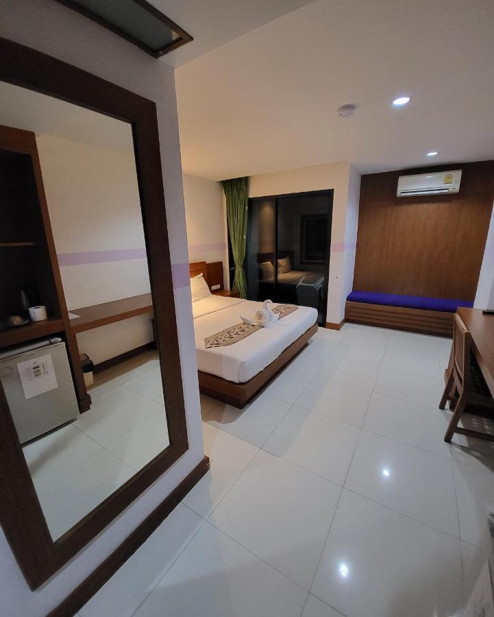 Chana Hotel Phuket Buitenkant foto