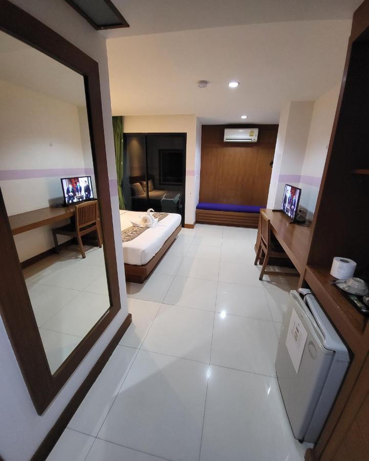 Chana Hotel Phuket Buitenkant foto