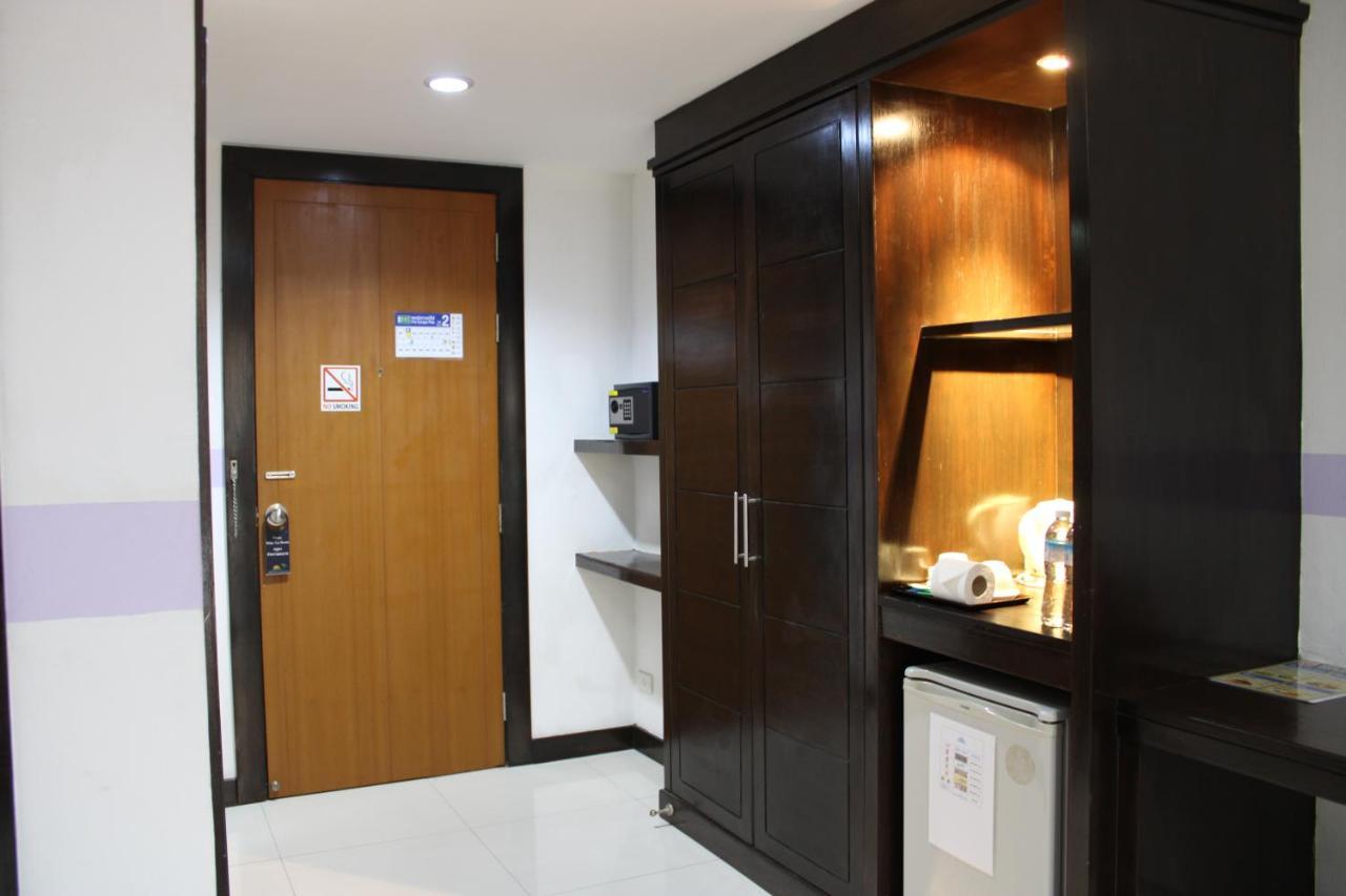 Chana Hotel Phuket Buitenkant foto