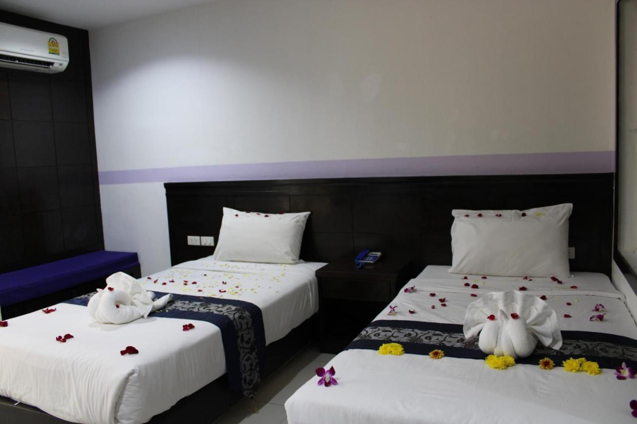 Chana Hotel Phuket Buitenkant foto