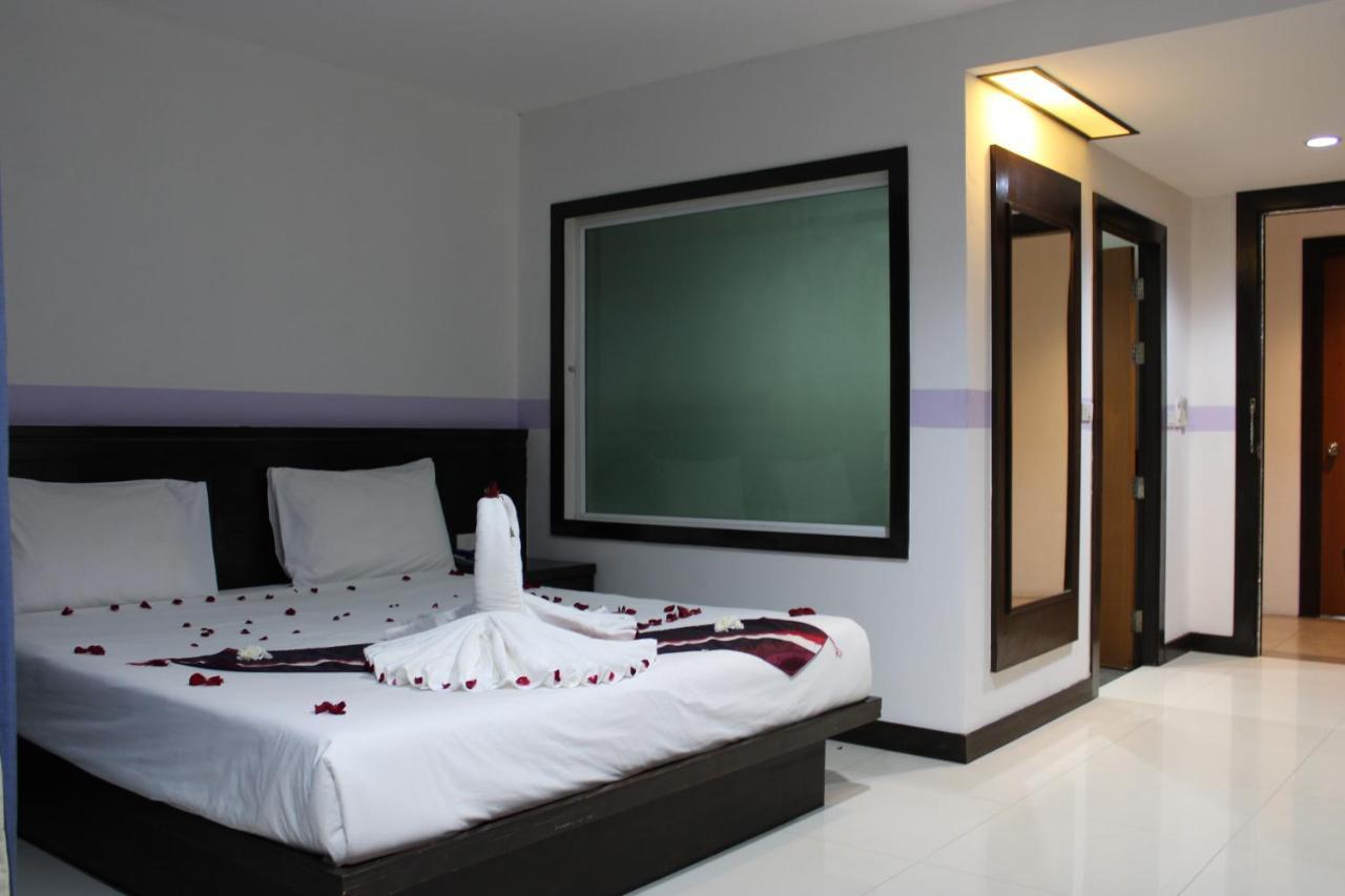 Chana Hotel Phuket Buitenkant foto