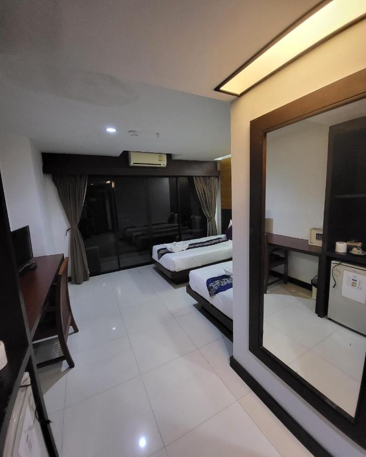 Chana Hotel Phuket Buitenkant foto