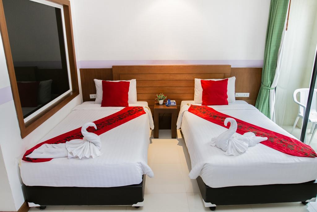 Chana Hotel Phuket Buitenkant foto
