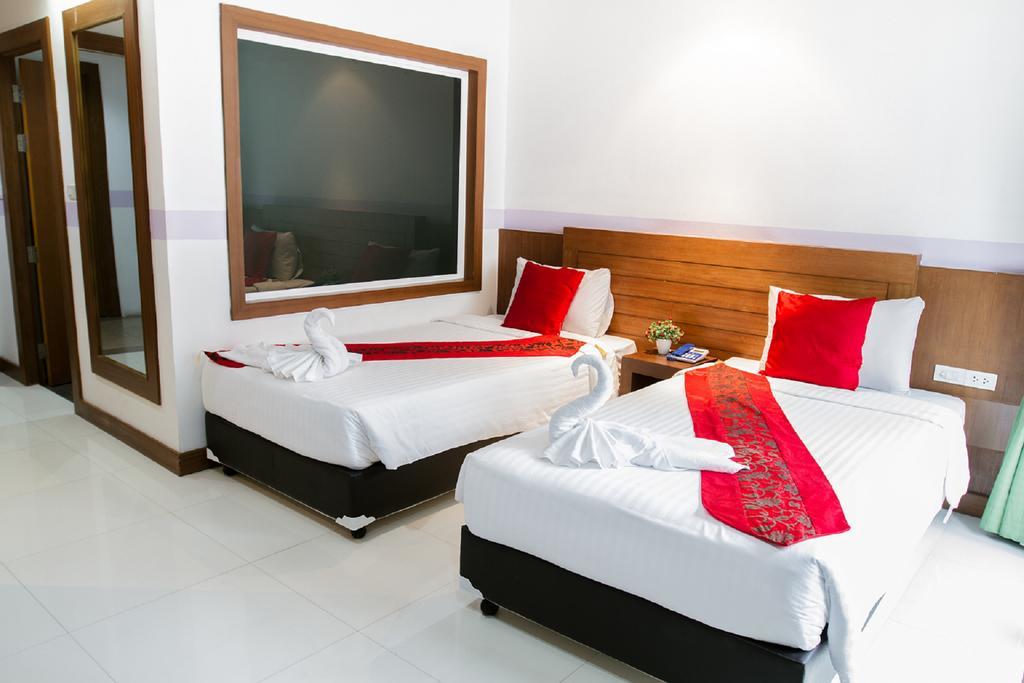 Chana Hotel Phuket Buitenkant foto