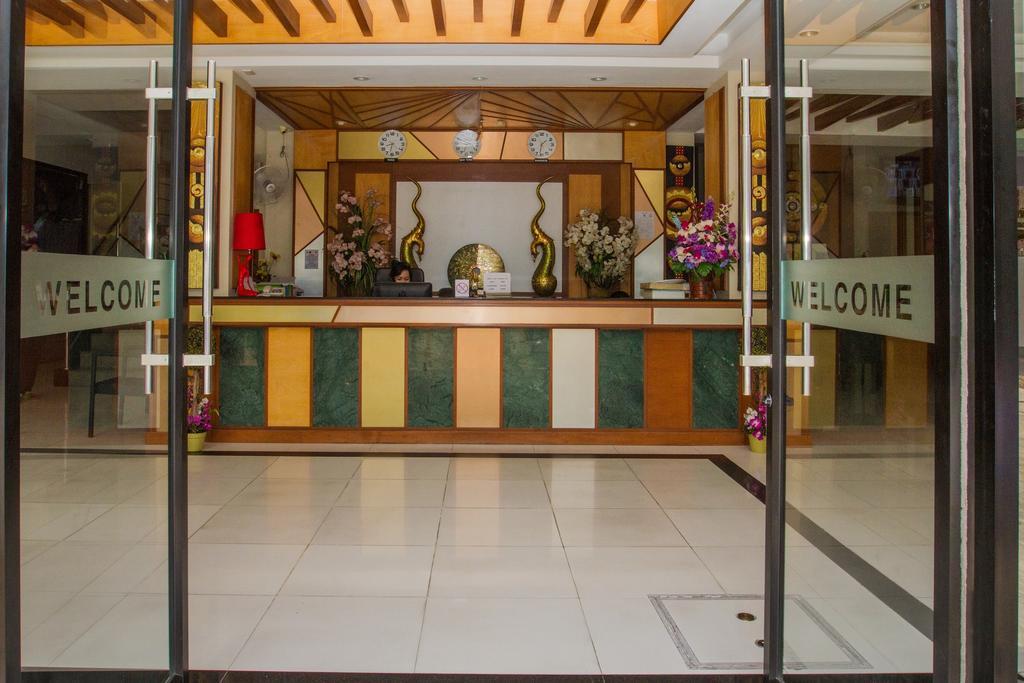 Chana Hotel Phuket Buitenkant foto